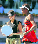 French Aravane Rezai (L) and US Venus Williams (R) with their trophies after their final at the Madrid Masters on Monday. 