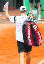 Andy Roddick leaves the court after losing to Teimuraz Gabashvili on Saturday. Gabashvili won 6-4, 6-4, 6-2.