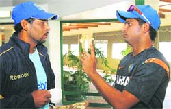 Sri Lankan skipper Tillekeratne Dilshan (L) and India�s Suresh Raina.