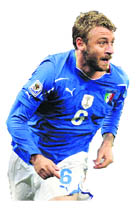 Italy�s midfielder Daniele De Rossi celebrates after scoring the equaliser against Paraguay in Cape Town on Monday.