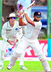 Paranavitana hits a boundary on Sunday