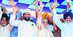 DSGMC chief Paramjit Singh Sarna, Lok Janshakti Party President Ram Vilas Paswan, SAD (Longowal) chief Surjit Kaur Barnala and former Punjab minister Baldev Singh Mann during the congregation in Longowal village
