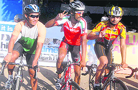 The winners pose after the race.