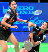 Gold medalists Jwala Gutta (L) and Ashwini Ponnappa Machimanda in action against Sari Shinta Mulia and Yao Lei of Singapore in the women's doubles badminton final