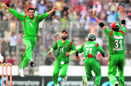 Bangladesh players celebrate the dismissal of New Zealand�s Andy McKay in the ODI in Dhaka on Sunday.