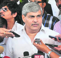 BCCI president Shashank Manohar (C) addresses media representatives after a meeting of the IPL governing council in Nagpur on Wednesday.