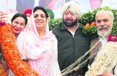 (From left) Preneet Kaur, Rajinder Kaur Bhattal, Amarinder Singh and MS Kaypee 