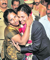 Sharmi Ulahannan, member of India's Asian gold medal winning Kabbadi team, seen with her mother at Calicut airport