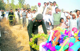A wreath is laid at the pyre of freedom fighter Hanuman Dass Karagwal in his native village near Abohar on Tuesday.
