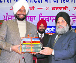 Lt Governor of Puddcherry, Dr Iqbal Singh being honoured by VC of Punjabi University during the conference at Punjabi University in Patiala on Monday. 