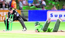 Younis Khan (R) is run out by Brendon McCullum of New Zealand during their fourth ODI in Napier on Tuesday.