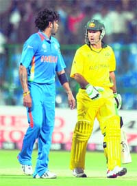 Sreesanth (L) argues with Australia�s Ricky Ponting