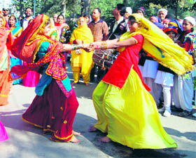 Girls perform gidda during the Amritsar Heritage Festival on Friday.