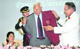 NN Vohra (centre), Governor, Jammu and Kashmir, is greeted by RC Sobti, Vice-Chancellor, Panjab University, during the ALUMNI meet 2011 held at the law auditorium of Panjab University in Chandigarh