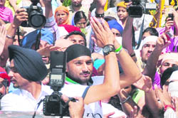 Spinner Habhajan Singh at Singh Shaheedan Gurdwara Sohana, Mohali, on Monday. Tribune photo: Vicky Gharu 