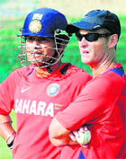 Sachin Tendulkar (L) with Gary Kirsten. The South African has ruled out reconsidering his decision to quit.