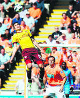 Arsenal's Robin van Persie (L) and Blackpool's Ian Evatt vie for the ball during their EPL match at Blackpool on Sunday