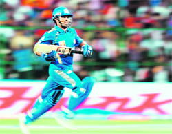 Sachin Tendulkar runs between the wickets during the match against Royal Challengers on Tuesday