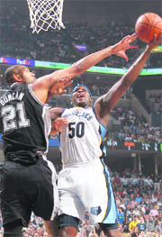 Memphis Grizzlies� Zach Randolph (R) shoots defended by San Antonio Spurs� Tim Duncan in the NBA Western Conference playoff series in Memphis on Friday. Memphis won 99-91