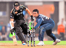 Pune Warriors� Wayne Parnell (L) is run out by Deccan Chargers� Pragyan Ojha at The D.Y. Patil stadium in Mumbai on Monday.