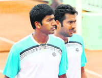 Rohan Bopanna (L) and Aisam-Ul-Haq Qureshi during their match against A Golubev and Denis Istomin. 