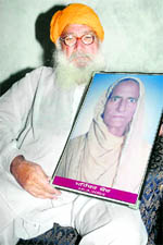 Pyara Singh with the picture of his wife who died of cancer
