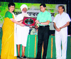 PPCB chairman Rajat Aggarwal honours Baba Sewa Singh of Khadur Sahib Wale and Dr Harshwanti Bisht of Uttarakhand for planting saplings at a function in Fatehgarh Sahib.