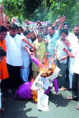 BJP and ABVP activists burn an effigy of UPA chairperson Sonia Gandhi in Bathinda on Sunday to protest the police action against Yoga guru Ramdev in New Delhi.