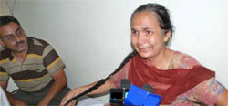 Surinder Kaur along with her husband narrating the tragic incident that occured at Kotwali police station in Bathinda on Monday