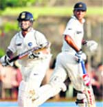 Rahul Dravid (R) and Sachin Tendulkar have shared 19 century stands in Test matches.