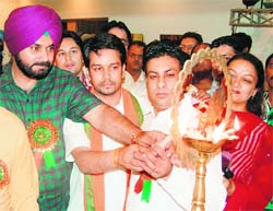  BJP Member of Parliament Navjot Singh Sidhu and BJYM national president Anurag Thakur in Amritsar on Monday.