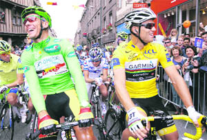 Race leader Thor Hushovd of Norway (R) laughs next to Philippe Gilbert of Belgium before the start of the sixth stage of Tour de France on Thursday