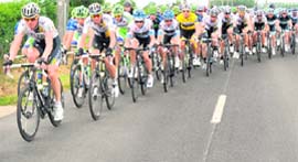 Riders of the storm: Yellow jersey of overall leader Thor Hushovd (C) rides during the seventh stage of the Tour de France