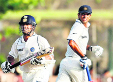 Sachin Tendulkar (L) and Rahul Dravid.