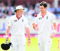 England captain Andrew Strauss (L) speaks to James Anderson on the fifth day of the Lord�s Test.