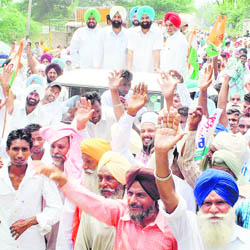 Congress workers, led by DCC (Rural) president Harpratap Singh Ajnala, protest against �bogus� voters enrolled by the SAD-BJP Government, in front of the SDM office at Ajnala 