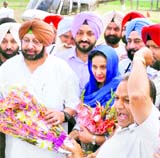 PPCC chief Capt Amarinder Singh and MoS Preneet Kaur being welcomed by Congress workers at Ramnagar village, near the Hansi-Butana canal, on Saturday.