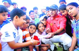 Jeev Milkha Singh interacts with budding golfers at the CGA Range in Chandigarh on Monday