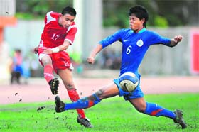 India�s Nabin Rabha (R) and Nepal's Umesh Thapa tussle for the ball during their SAFF U-16 Championship semifinal in Kathmandu on Monday