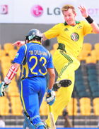 Brett Lee (R) celebrates the wicket of Tillakaratne Dilshan in the 2nd ODI in Hambantota on Sunday.
