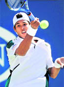 Somdev Devvarman hits a return against Andy Murray in the US Open 