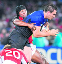 France�s Louis Picamoles (R) is tackled by Canada�s Nanyak Dala in Napier on Sunday.