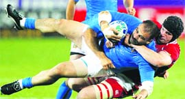 Russia's Andrey Garbuzov (R) tackles Italy's Salvatore Perugini during their Rugby World Cup Pool-C match in Nelson on Tuesday.
