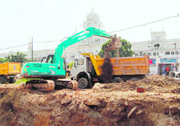 Construction work on outside the Golden Temple. 
