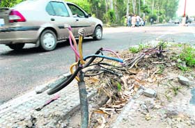 Uncovered electricity wires on road divider in front of Mini-Secretariat in Patiala.