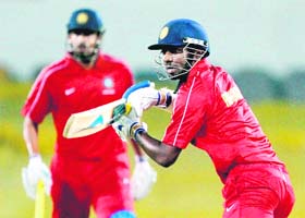 Abhinav Mukund on way to his century against India Blue in the NKP Salve Challenger Trophy in Nagpur on Monday