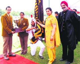 MP Preneet Kaur presents the house trophy