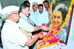 Congress workers pay homage to former Prime Minister, late Indira Gandhi on her 27th death anniversary in Patiala