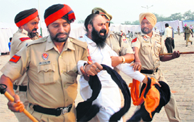 A protesting lineman being forcibly taken away by police personnel in Sultanpur Lodhi on Thursday.