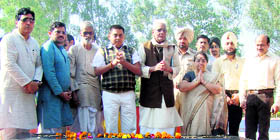 Delegates from Bihar pay tributes at the National Martyrs� Memorial, Hussainiwala, on Monday.